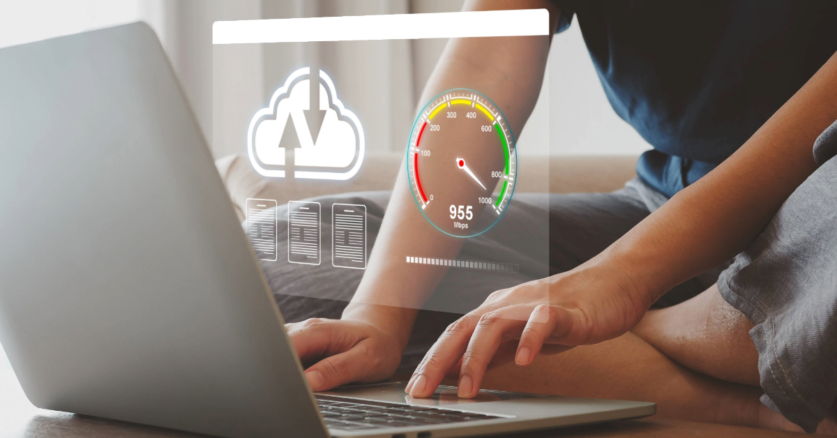 Speedtest mit Glasfaser am Laptop