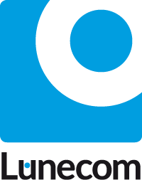 Hellbaues Lünecom Logo mit schwarzer Schrift.
