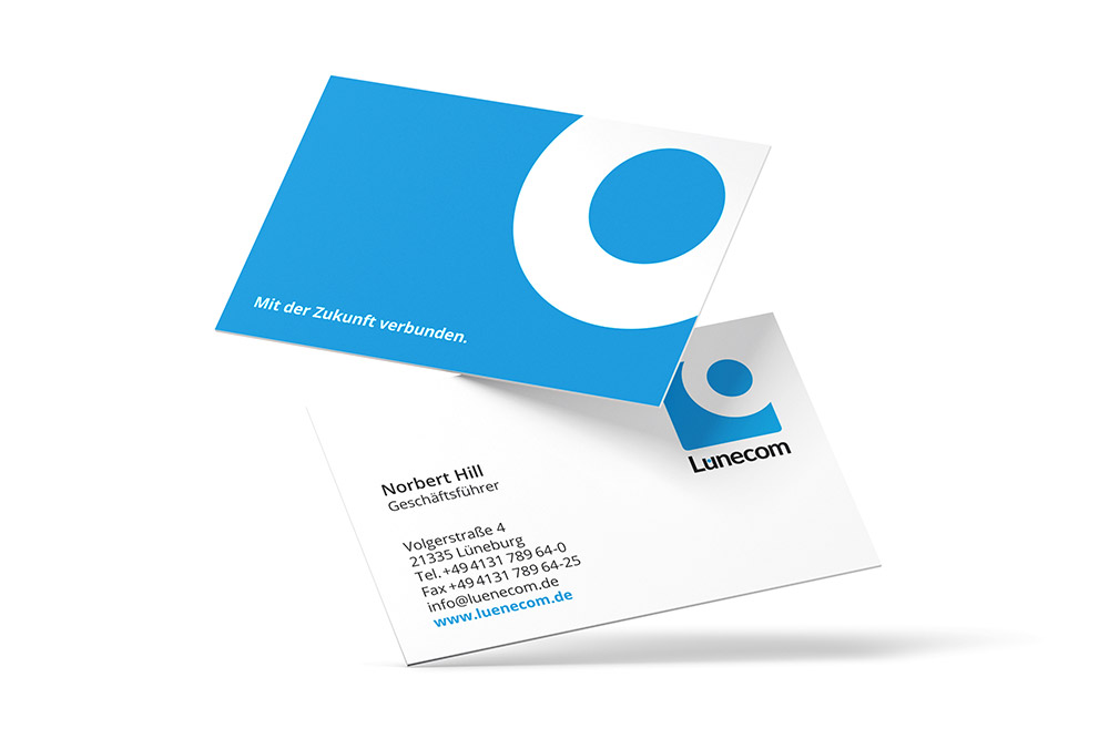 Blau, weiße Lünecom Visitenkarten vom Geschäftsführer Norbert Hill.